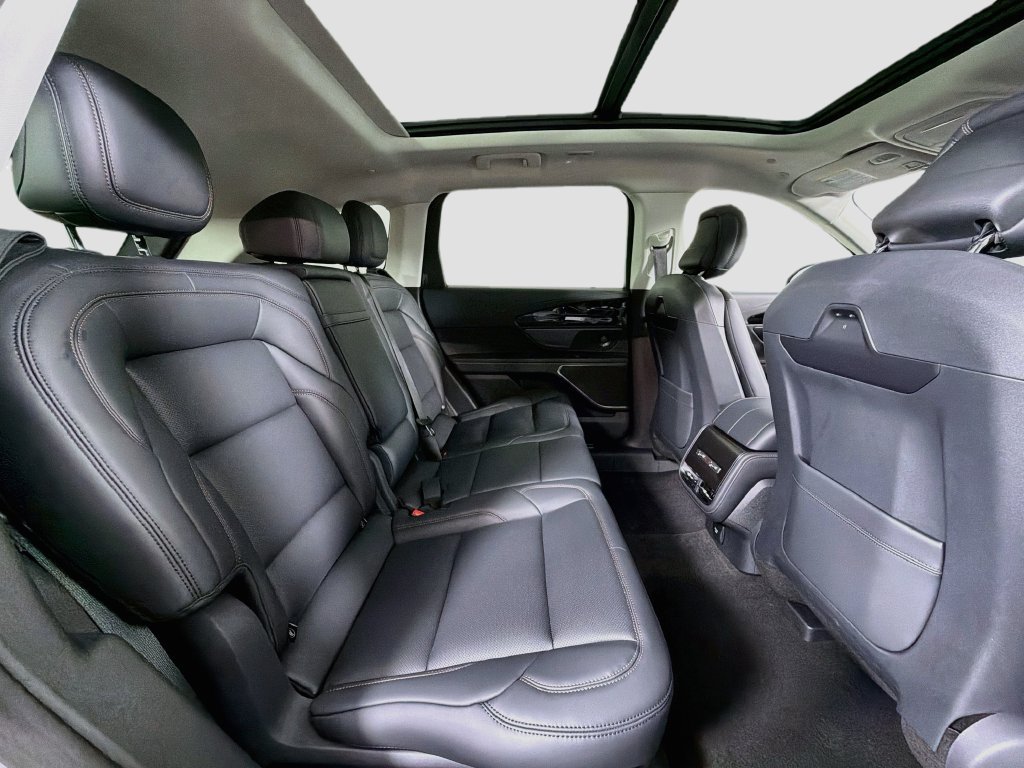 Used 2026 Lincoln Nautilus Premier w/ Equipment Group 102A AWD/4WD image 28
