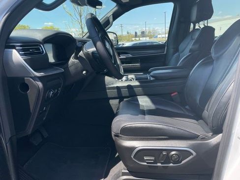 Certified 2024 Jeep Wagoneer L Series II w/ Flexible Seating Group AWD/4WD image 42