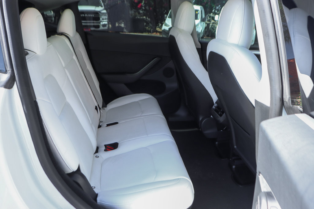Used 2023 Tesla Model Y Performance AWD/4WD image 40