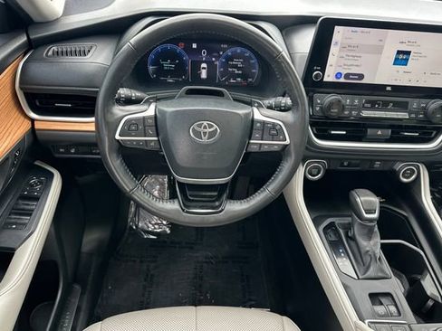 Certified 2024 Toyota Grand Highlander AWD image 18