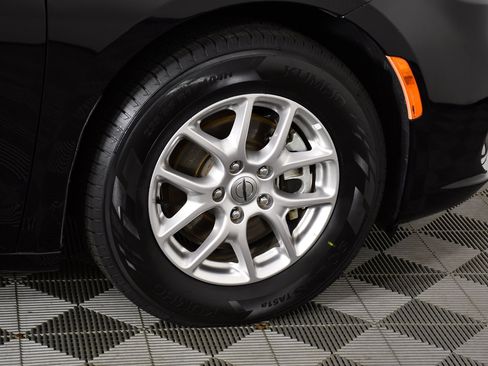 Used 2024 Chrysler Pacifica Touring-L FWD image 52