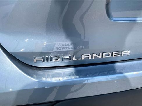 Used 2022 Toyota Highlander LE AWD/4WD image 30