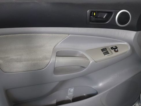 Used 2006 Toyota Tacoma PreRunner image 30