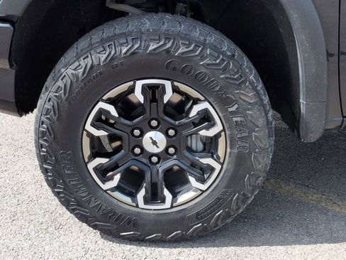 Used 2023 Chevrolet Silverado 1500 ZR2 w/ Technology Package image 6