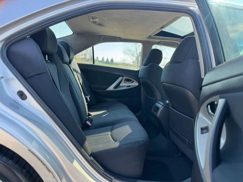 Used 2011 Toyota Camry SE w/ SE Extra-Value Pkg #1 FWD image 16