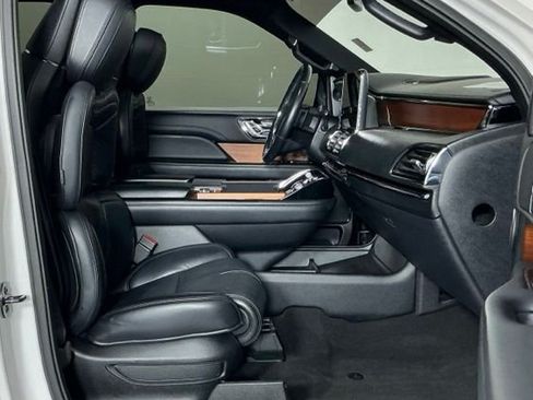 Used 2019 Lincoln Navigator Reserve AWD/4WD image 27