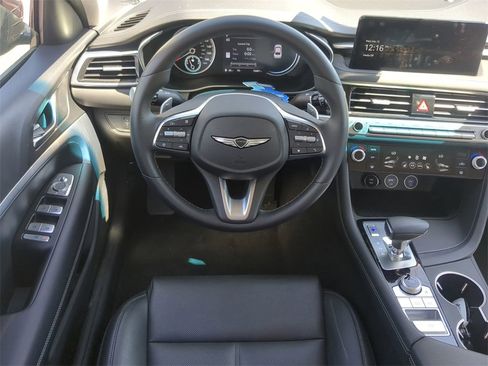 Used 2025 Genesis G70 2.5T image 15