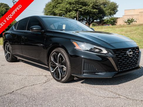 Used 2024 Nissan Altima 2.5 SR FWD image 9