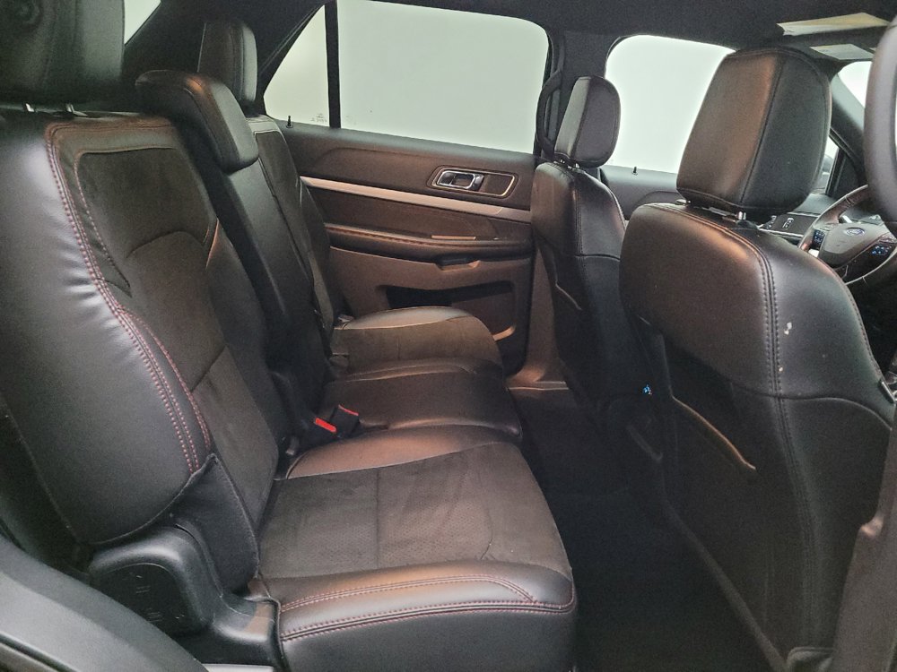 Used 2018 Ford Explorer XLT w/ Equipment Group 202A FWD image 19