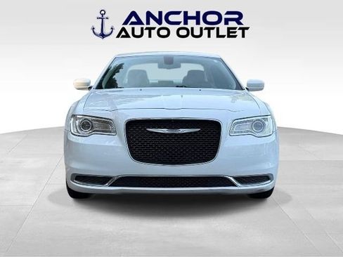 Used 2015 Chrysler 300 Limited RWD image 2