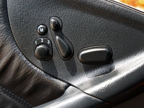 Used 2009 Mercedes-Benz CLK 350 Cabriolet image 35