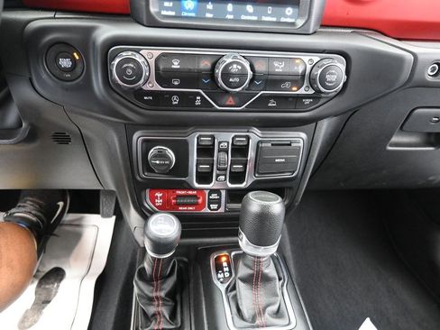 Used 2023 Jeep Gladiator Rubicon w/ LED Lighting Group AWD/4WD image 13
