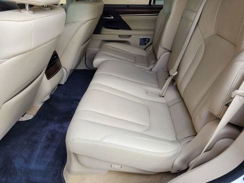 Used 2019 Lexus LX 570 4WD w/ Luxury Package image 18