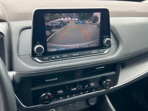 Used 2023 Nissan Rogue SV image 18