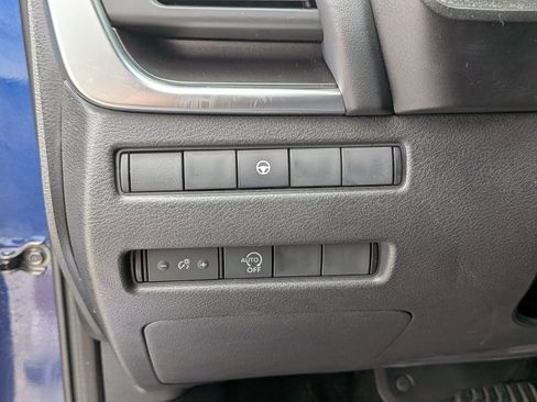 Used 2023 Nissan Rogue SV FWD image 19