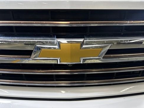 Used 2022 Chevrolet Silverado 2500 High Country w/ Z71 Off-Road Package image 9