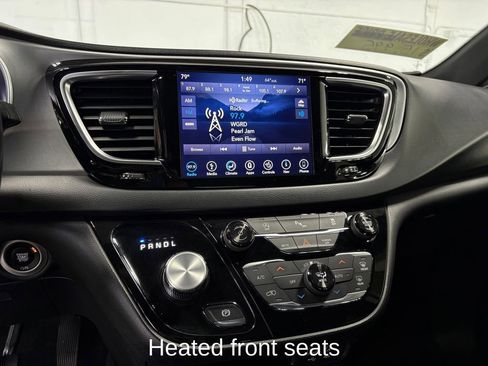 Used 2018 Chrysler Pacifica Touring-L Plus w/ S Appearance Package FWD image 19