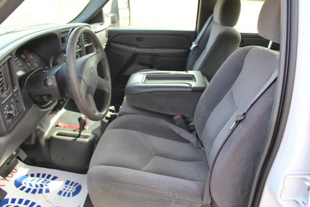 Used 2006 Chevrolet Silverado 2500 W/T w/ Heavy-Duty Power Package AWD/4WD image 18