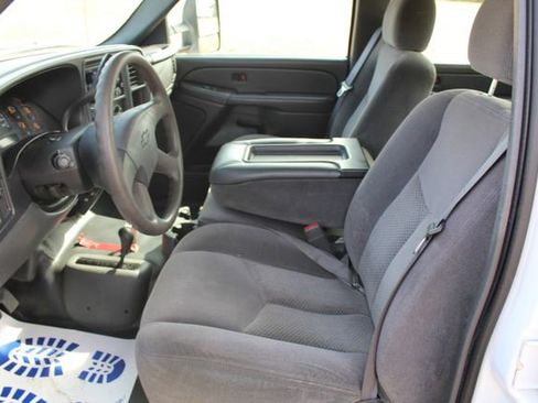 Used 2006 Chevrolet Silverado 2500 W/T w/ Heavy-Duty Power Package image 18