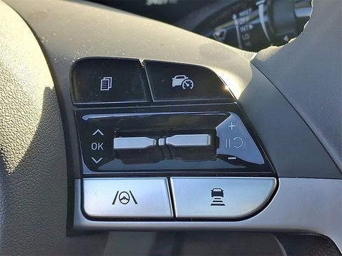 Used 2025 Hyundai Elantra SEL image 24