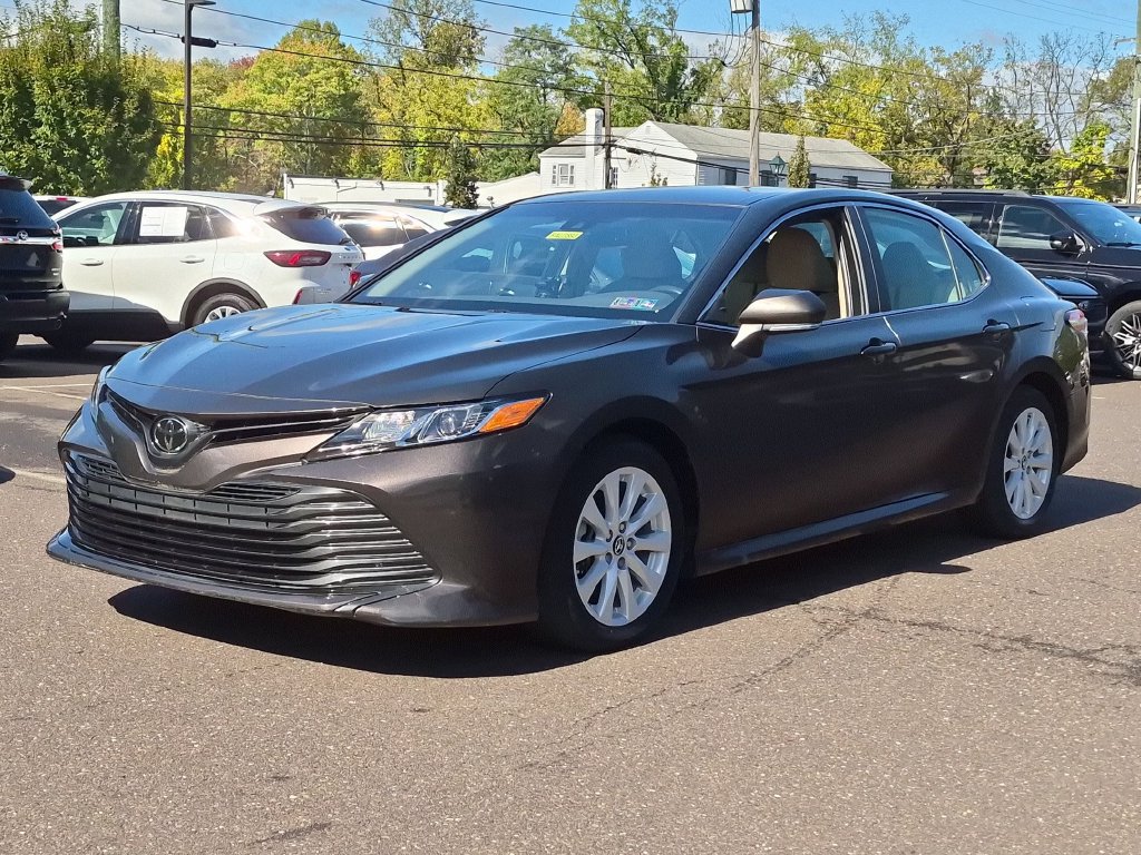 Used 2018 Toyota Camry LE w/ Convenience Package FWD image 2
