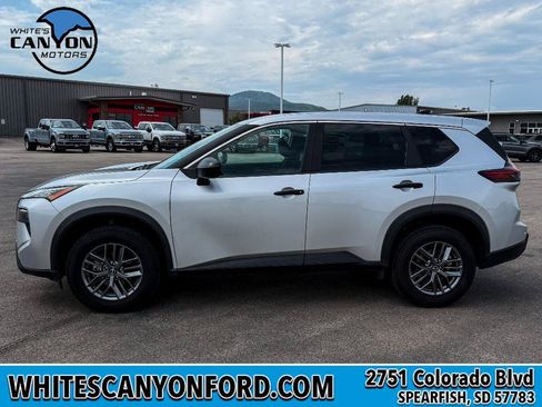 Used 2024 Nissan Rogue S AWD/4WD image 2