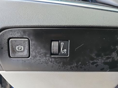 Certified 2023 Buick Enclave Essence image 25