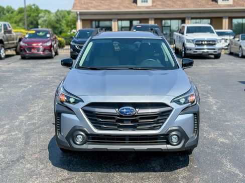 Used 2025 Subaru Outback Premium AWD/4WD image 3