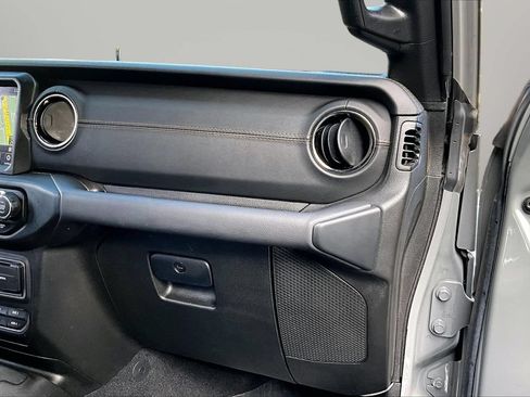 Used 2023 Jeep Wrangler Unlimited Sahara AWD/4WD image 19