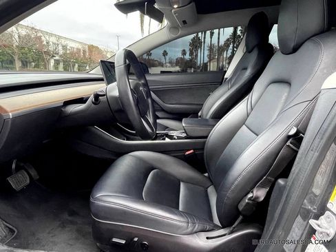 Used 2018 Tesla Model 3 Long Range image 19
