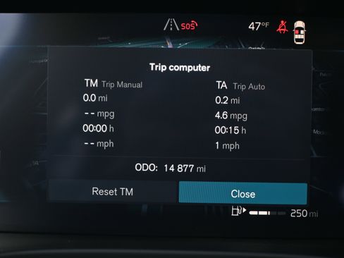 Used 2025 Volvo XC40 B5 Core image 25