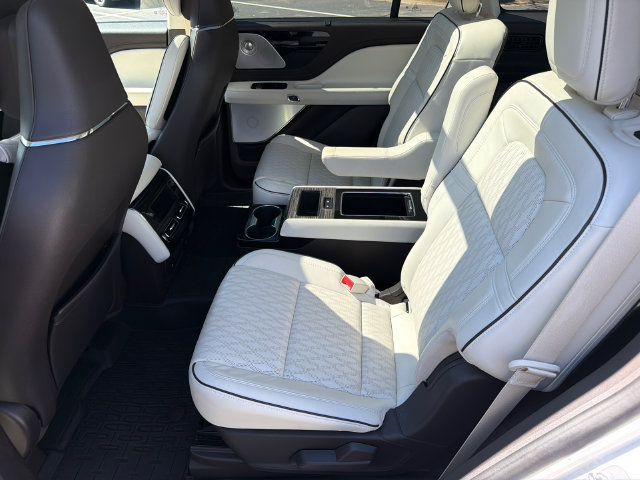 Used 2021 Lincoln Aviator Black Label Grand Touring w/ Class IV Trailer Tow Package AWD/4WD image 22