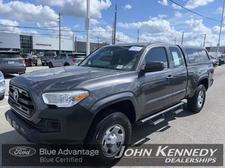 Used 2017 Toyota Tacoma SR image 1