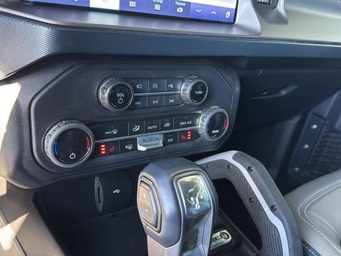 Used 2023 Ford Bronco Outer Banks image 24