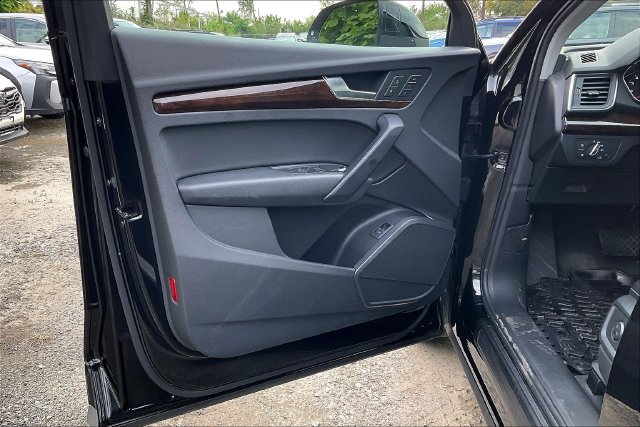 Used 2019 Audi Q5 2.0T Premium w/ Convenience Package AWD/4WD image 23
