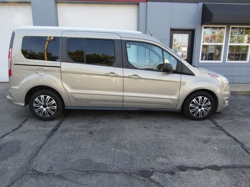Used 2016 Ford Transit Connect XLT image 9
