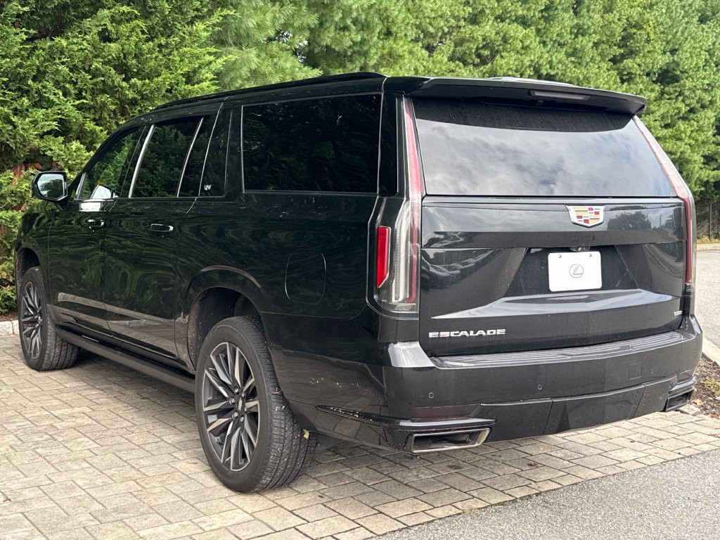 Used 2022 Cadillac Escalade ESV Sport w/ Touring Package AWD/4WD image 8