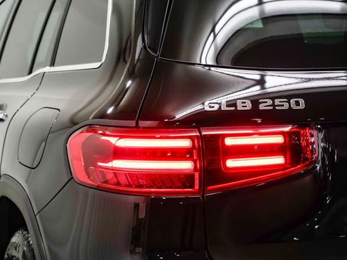 Used 2026 Mercedes-Benz GLB 250 image 9
