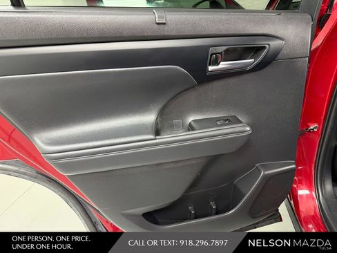 Used 2022 Toyota Highlander XSE FWD image 38