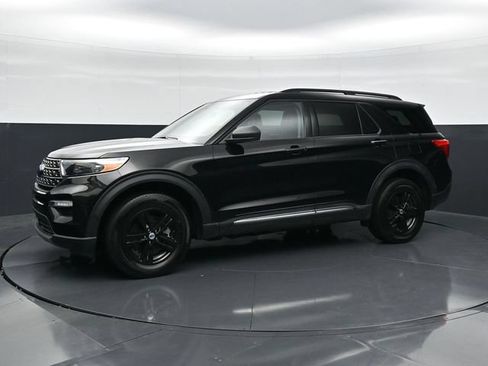 Used 2023 Ford Explorer XLT w/ Equipment Group 202A AWD/4WD image 6