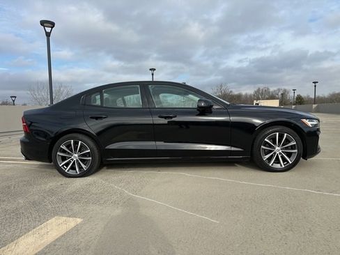 Used 2021 Volvo S60 T5 Momentum image 9