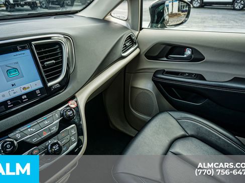 Used 2024 Chrysler Pacifica Touring-L FWD image 46