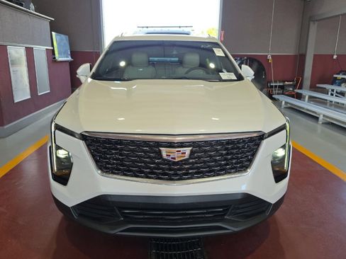 Used 2024 Cadillac XT4 Luxury w/ Cold Weather Package FWD image 2