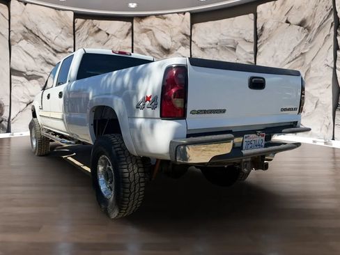 Used 2005 Chevrolet Silverado 2500 LT w/ Heavy-Duty Power Package AWD/4WD image 8