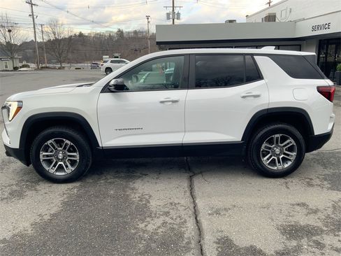 Used 2025 GMC Terrain Elevation image 34