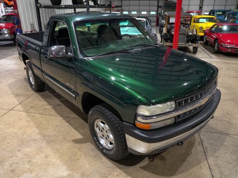 Used 2001 Chevrolet Silverado 1500 LS w/ Off-Road Chassis Pkg AWD/4WD image 14