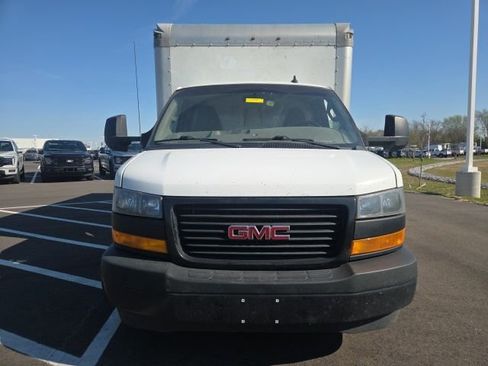 Used 2018 GMC Savana 3500 Extended w/ Driver Convenience Package image 3