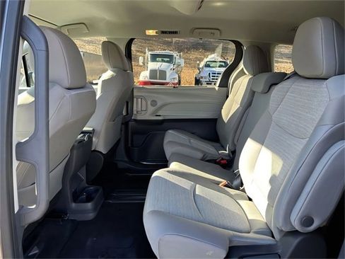 Used 2024 Toyota Sienna LE image 20