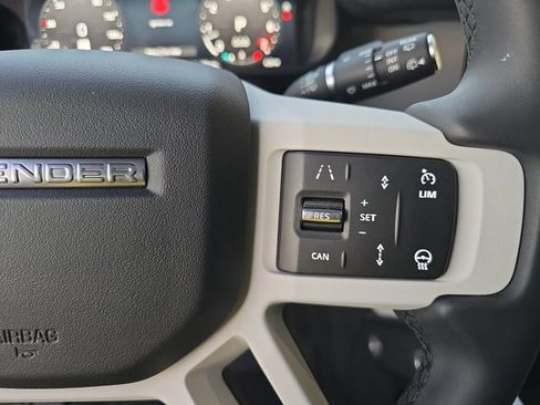 Used 2025 Land Rover Defender 110 S image 17