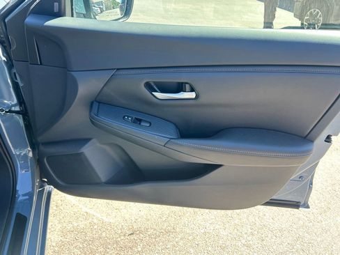 Used 2025 Nissan Sentra SV FWD image 14
